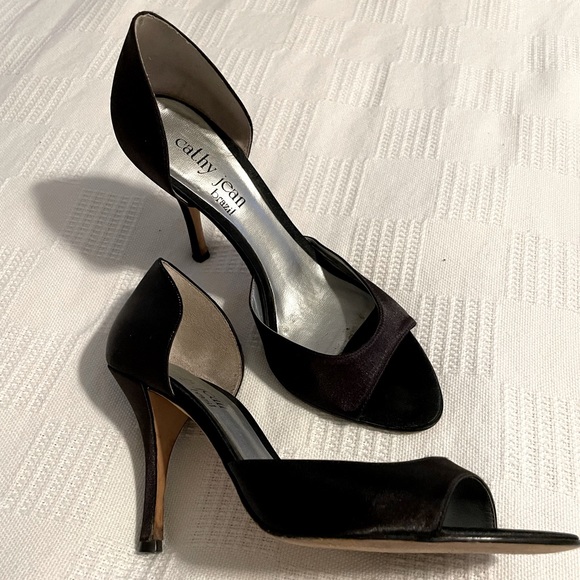 Cathy Jean Shoes - Satin Peep Toe Pumps